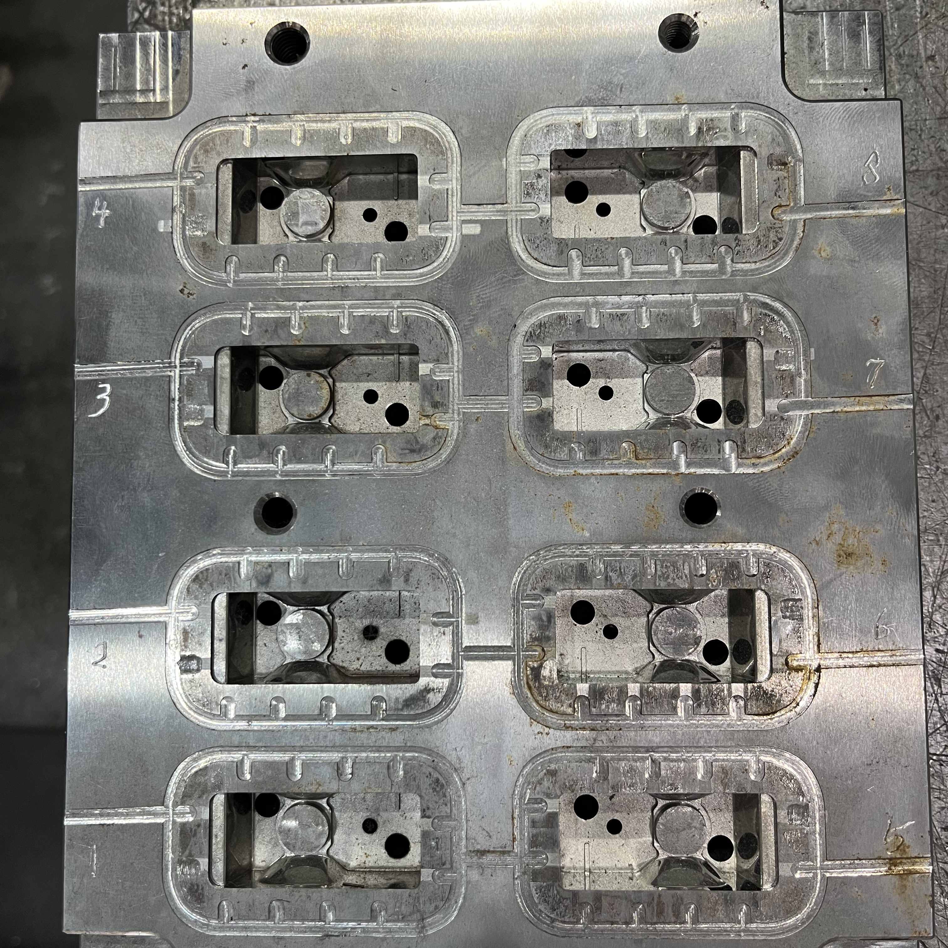 注塑鏡面模具清洗的必要性